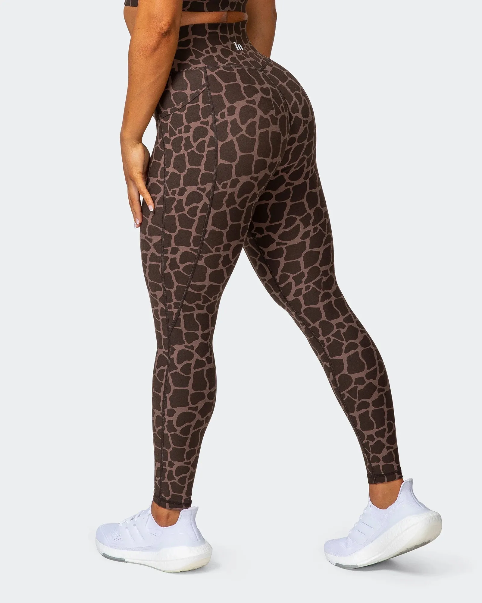 SIGNATURE POCKET ANKLE LENGTH LEGGINGS Tonal Giraffe Print