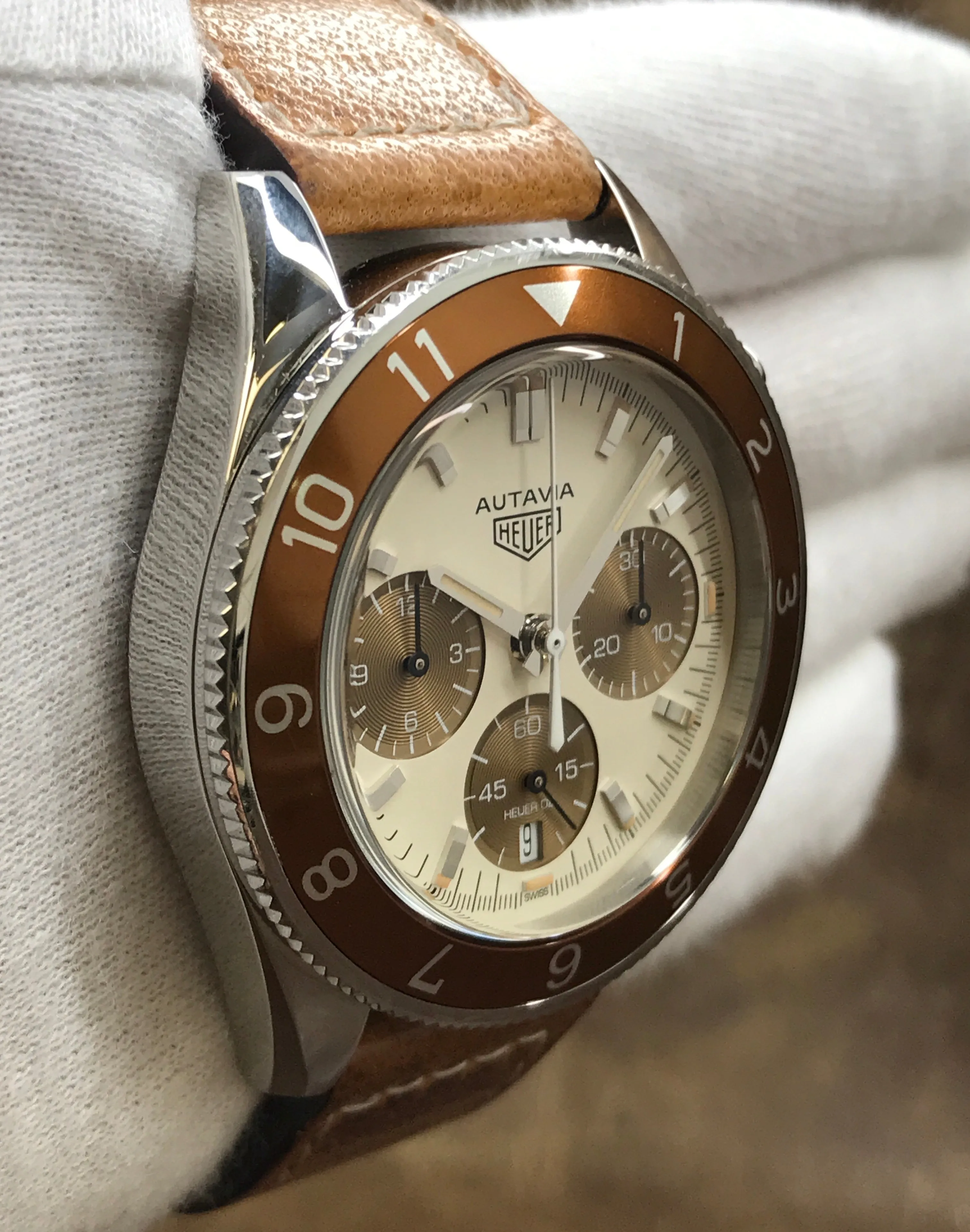 TAG Heuer Autavia CBE2113 Beige Panda Dial Automatic Men's Watch