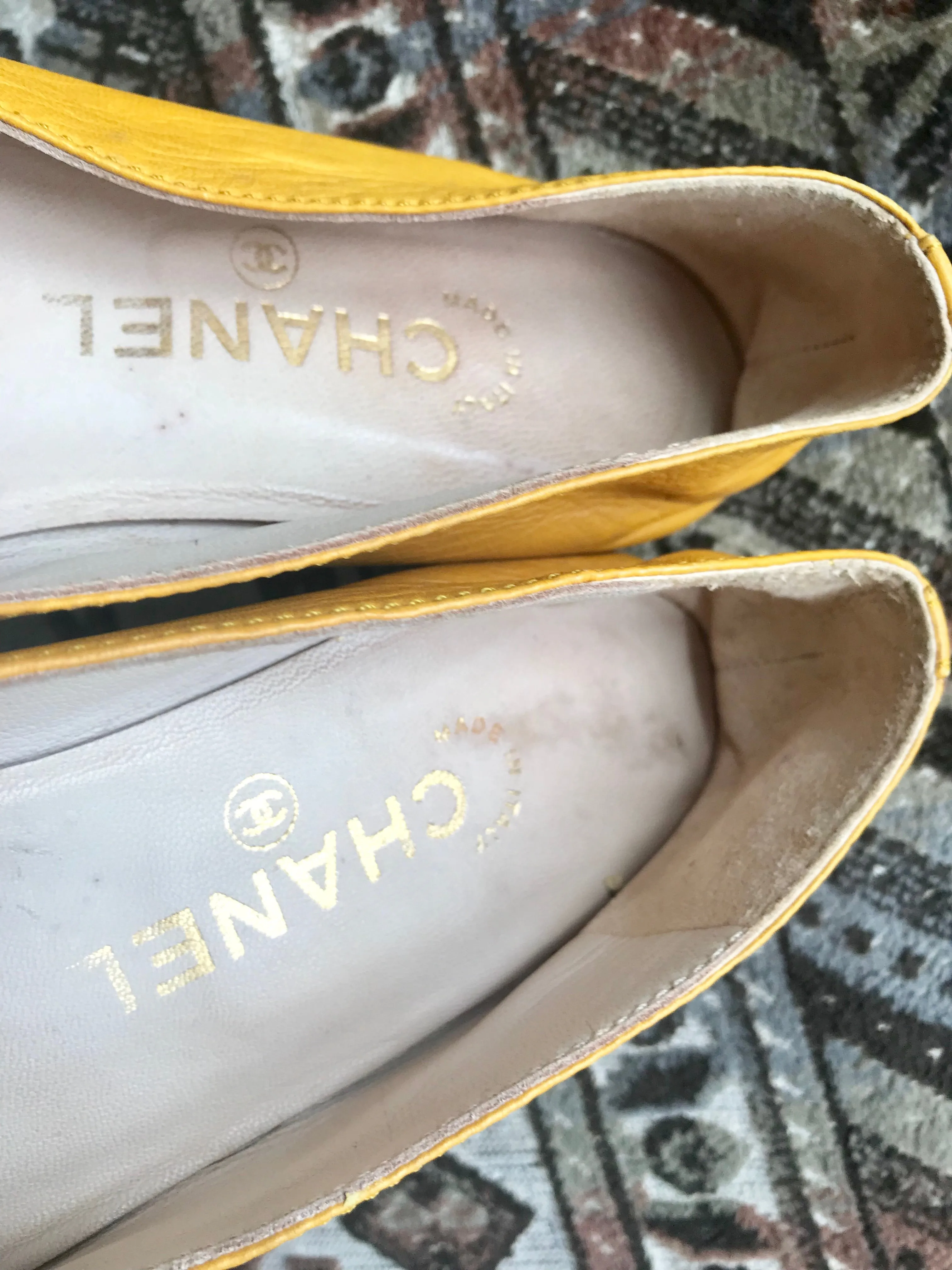 Vintage CHANEL yellow calfskin leather flat pump shoes with triple skinny chain belts. EU 36, US6-6.5